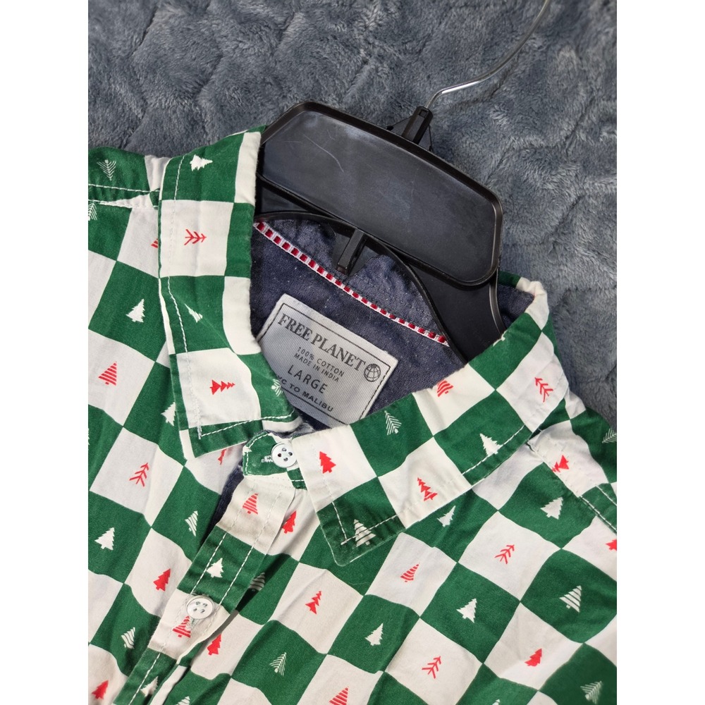 Free Planet Mens Large Christmas Tree Checkered Short Sleeve Button Down Shirt